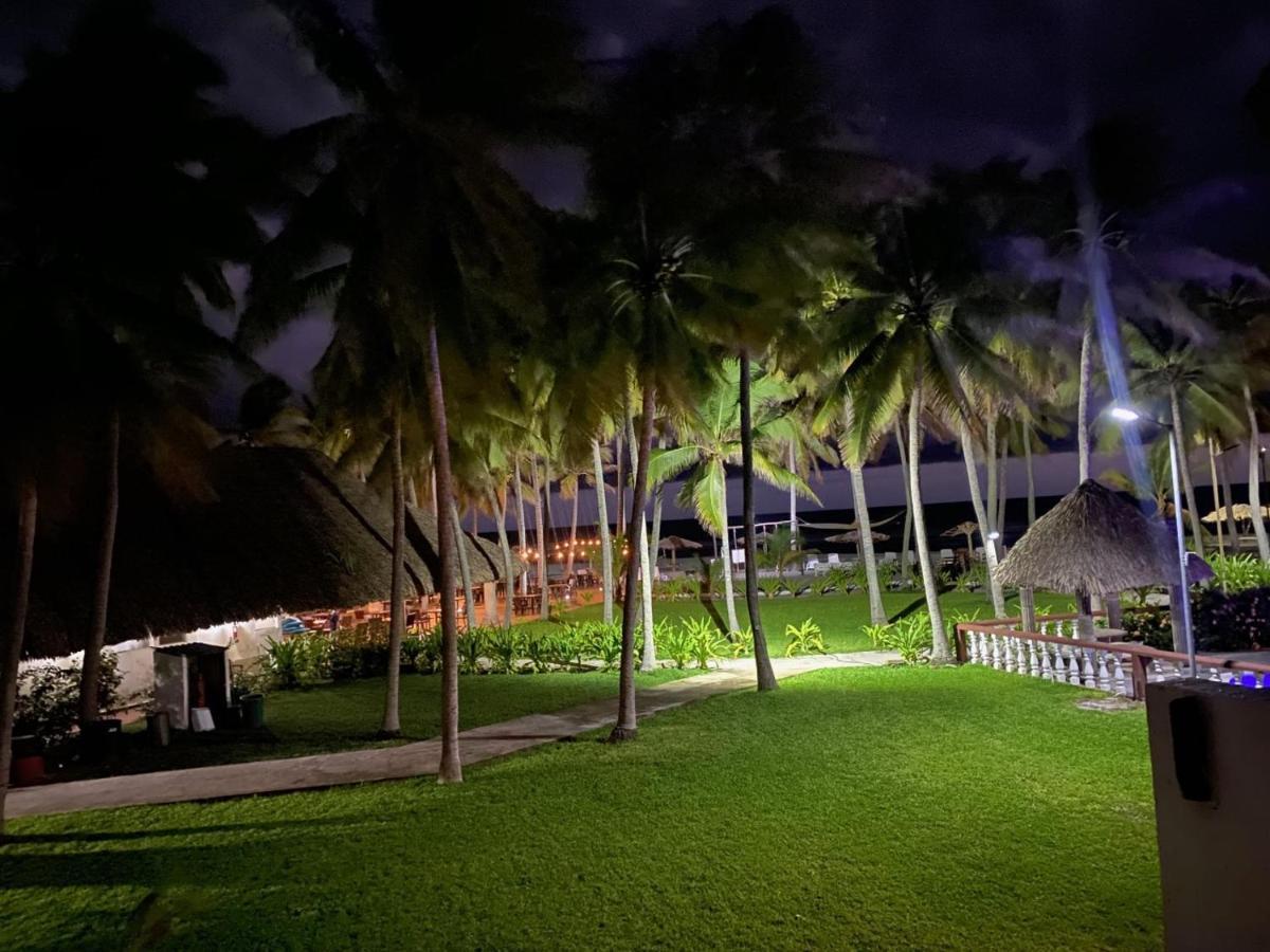 Hotel Tesoro Beach San Luis La Herradura Exterior foto