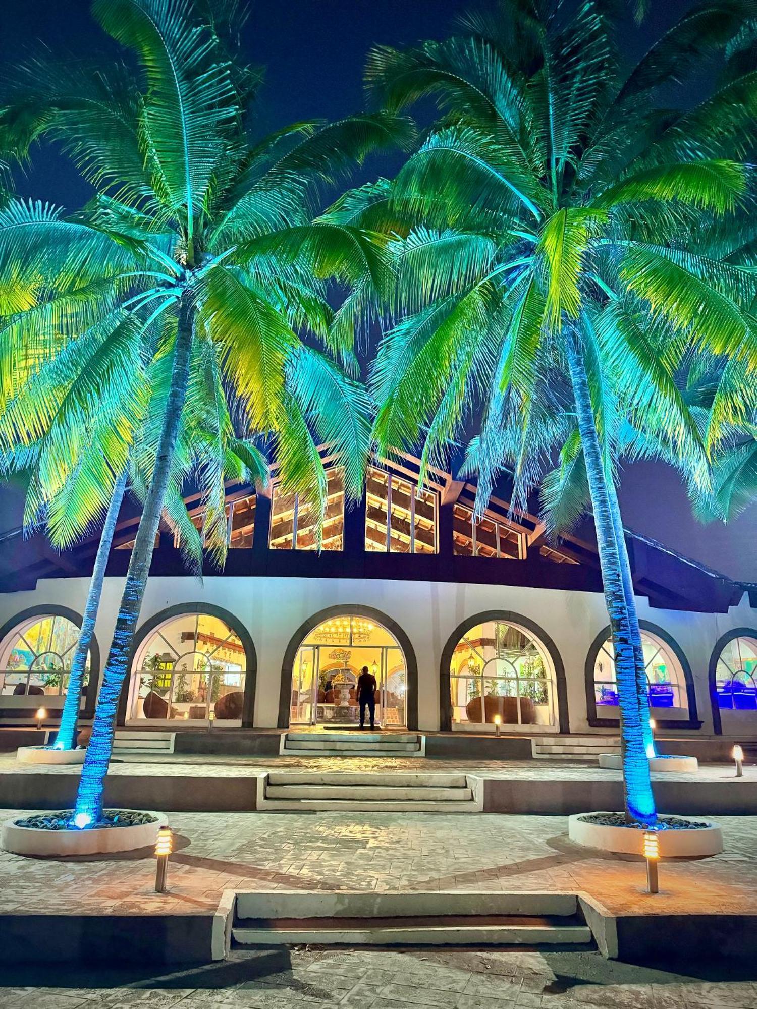 Hotel Tesoro Beach San Luis La Herradura Exterior foto
