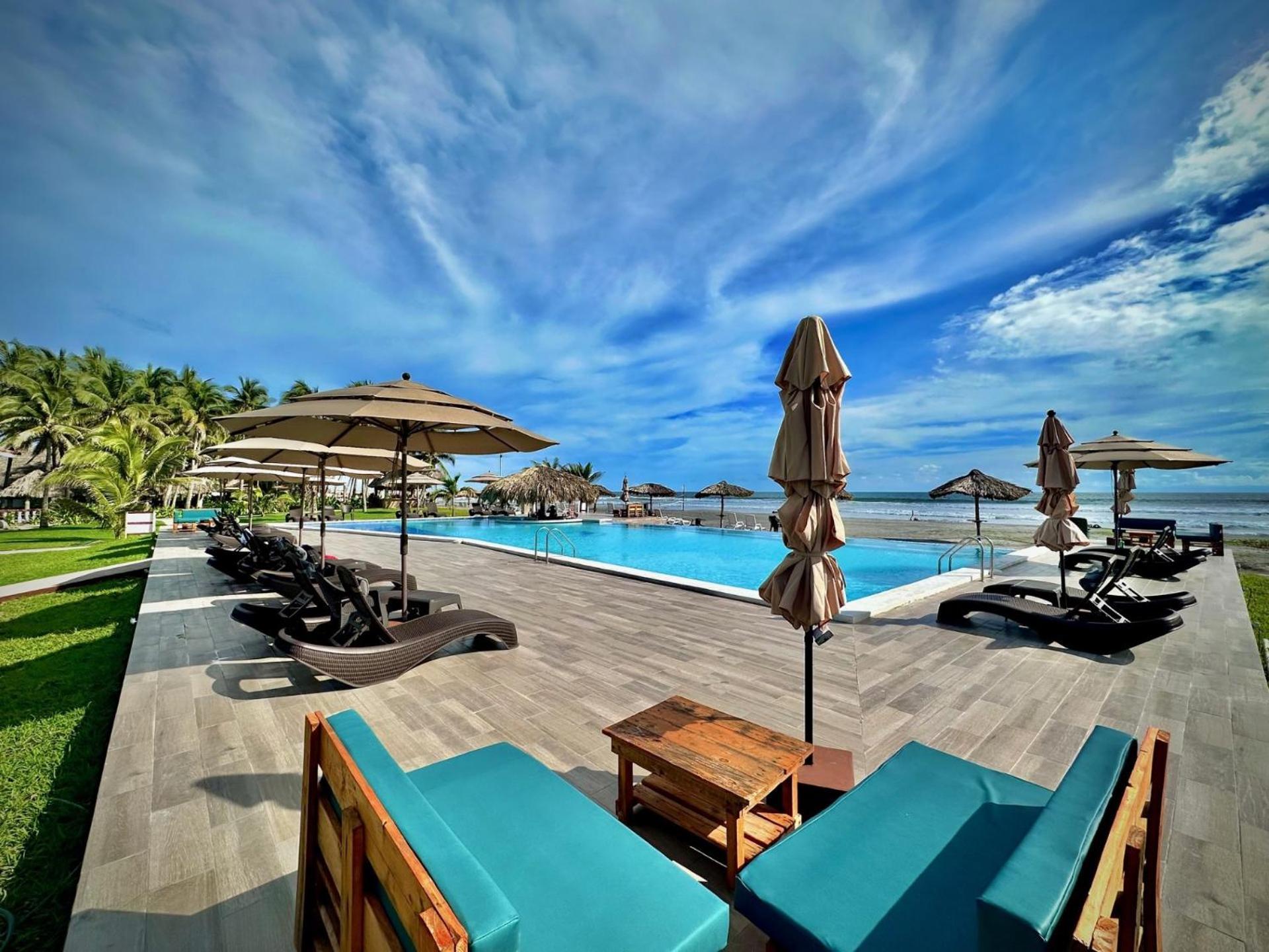 Hotel Tesoro Beach San Luis La Herradura Exterior foto