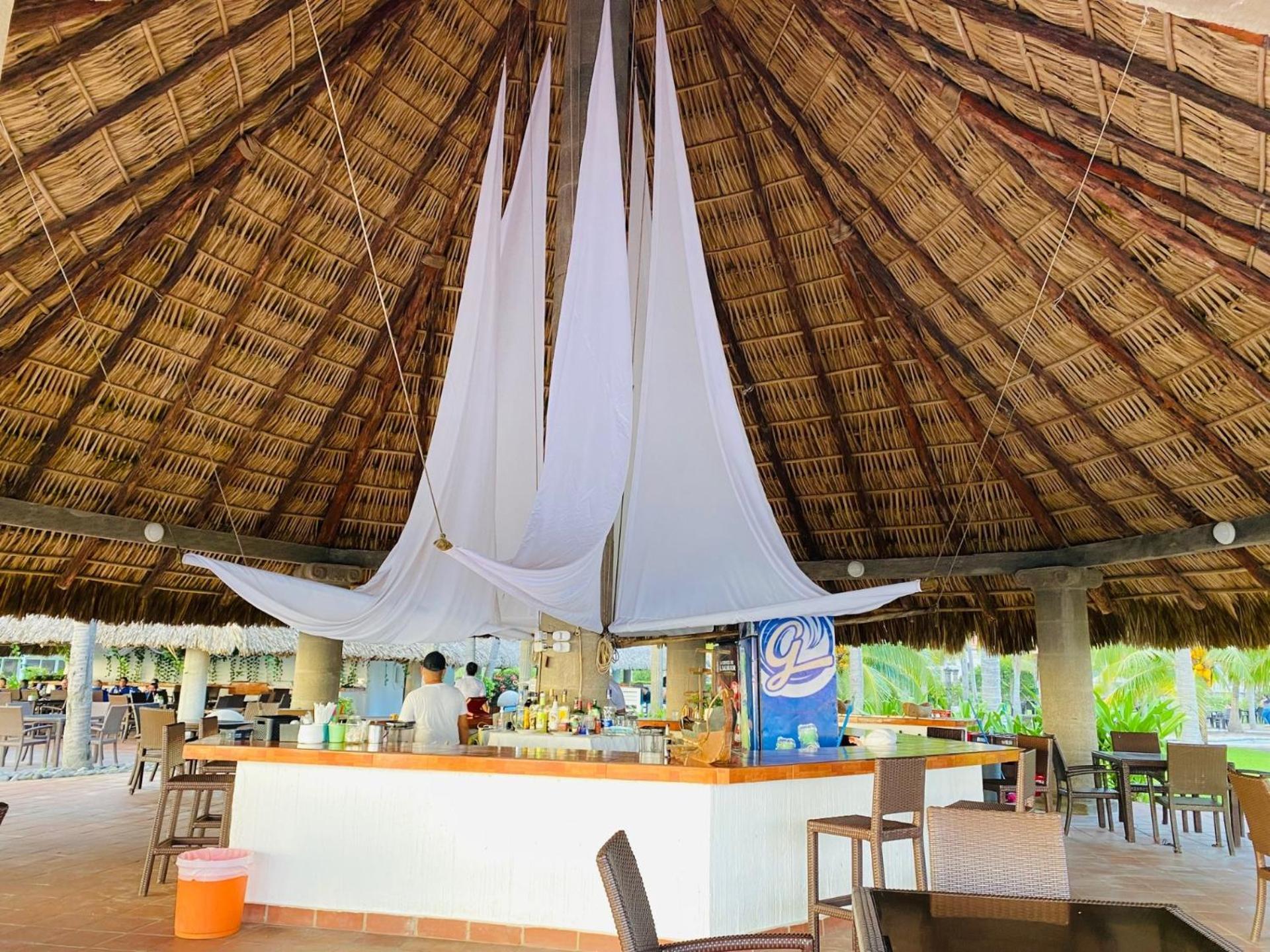 Hotel Tesoro Beach San Luis La Herradura Exterior foto