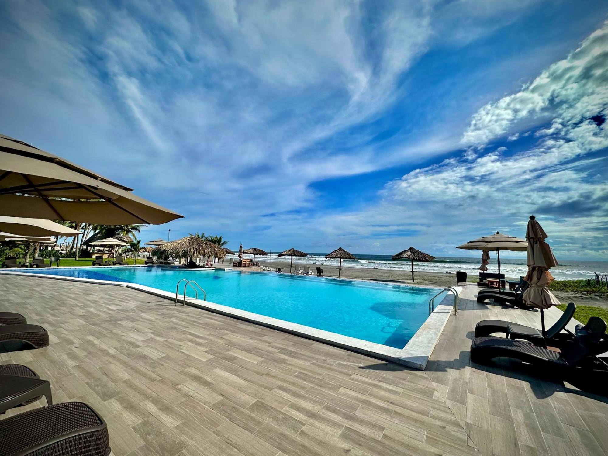 Hotel Tesoro Beach San Luis La Herradura Exterior foto
